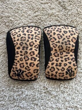 Reversible Knee Sleeves - Leopard